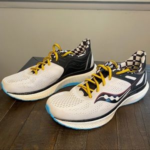 Saucony Hurricane 23